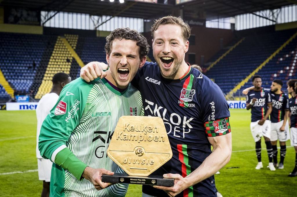 而谢鹏飞显 而谢鹏飞显