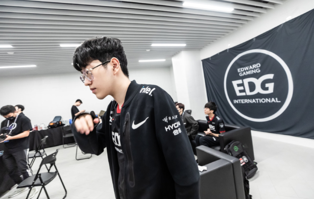 阵阵掌声 阵阵掌声