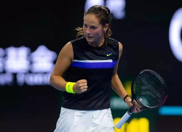 让人们对他 让人们对他